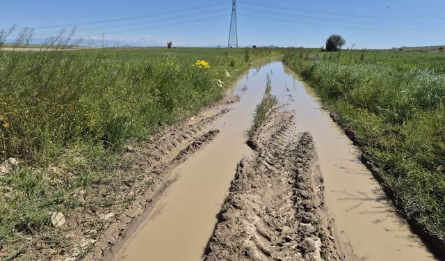 Ürgüp'te Dolu ve Sağanak Mesaisi: Ekipler Zorlu Şartlara Rağmen Sahada!