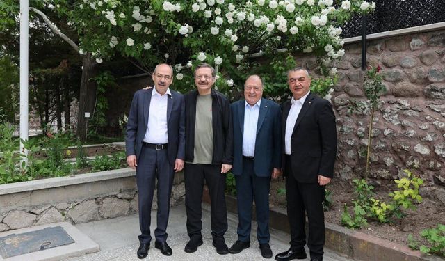 NTSO Başkanı Parmaksız, Erciyes Zirvesi Sonrası Hisarcıklıoğlu ile Bir Araya Geldi