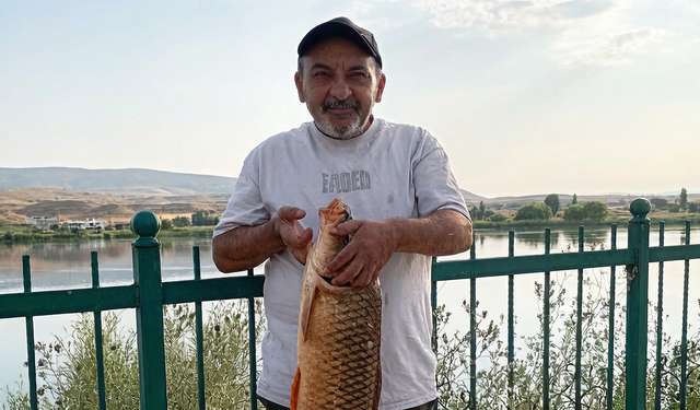 Emekli Fırıncının Oltasına Dev Sazan Takıldı