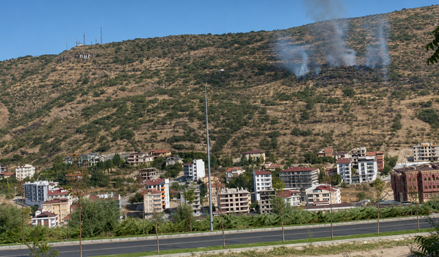 Nevşehir'de Dağlık Alanda Çıkan Yangın Korkuttu