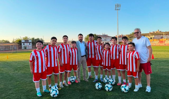 AK Parti İl Başkanı Aygün, Nevşehir Spor Futbol Okullarında sporcular ile buluştu