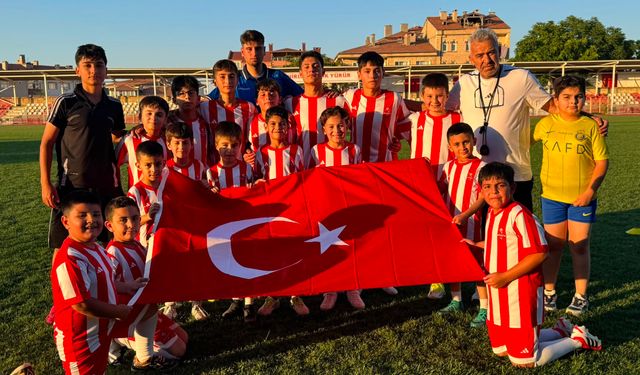Nevşehir Spor Futbol Okulu Öğrencileri 15 Temmuz Şehitlerini Andı