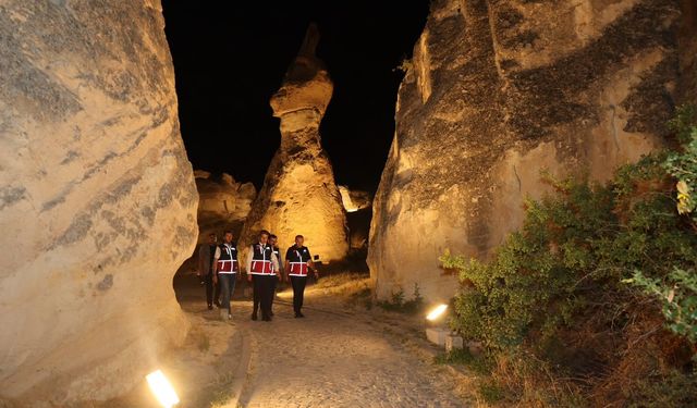 Alan Başkanı Aslanbay Gece Aydınlatılan Paşabağları'nı İnceledi