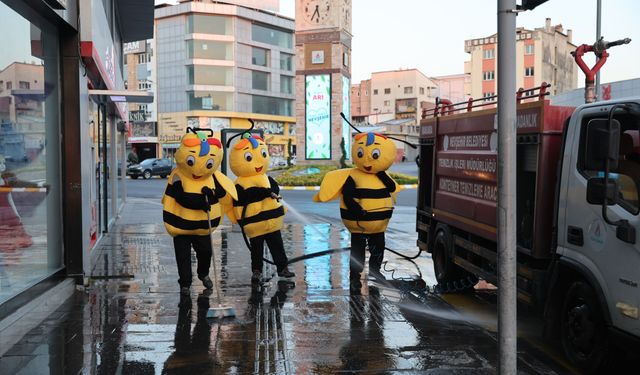 "Arı Gibi Çalışkan" Ekipler Park ve Sokaklarda
