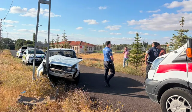 Hacıbektaş'ta Tek Taraflı Kaza: 2 Kişi Yaralandı