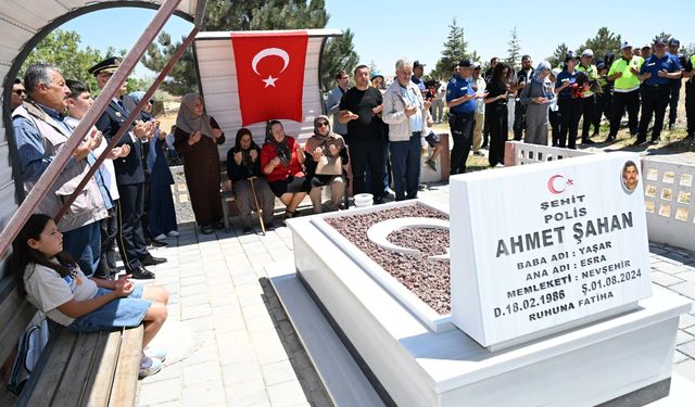 Nevşehirli Şehit Polis Memuru Ahmet Şahan Kozaklı'daki Kabri Başında Anıldı
