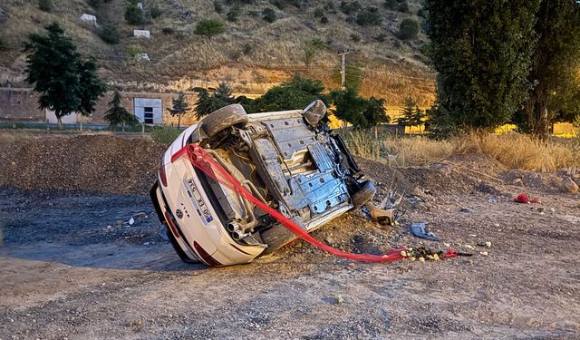Nevşehir'de Gelin Arabası Takla Attı