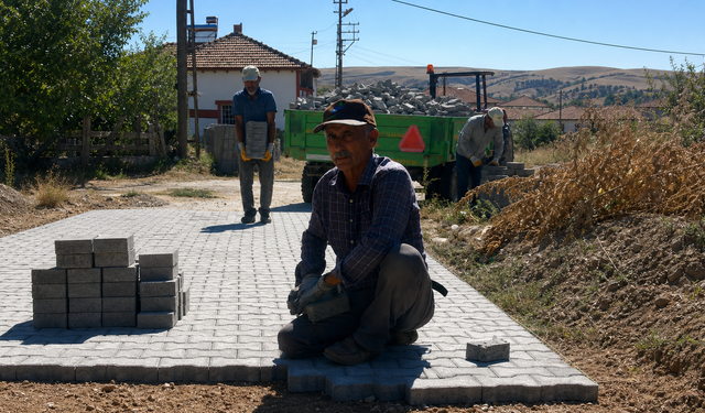 Kanlıca Muhtarı Köyü İçin Amele Gibi Çalışıyor