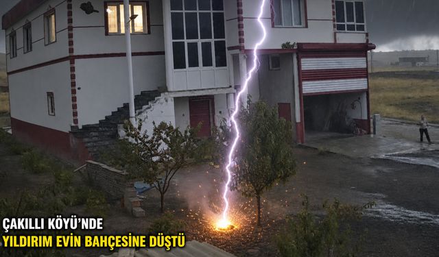 Nevşehir’de Bir Evin Bahçesine Yıldırım Böyle Düştü! İşte O Anlar...