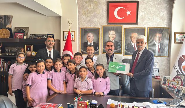 Çat'ta Okullara Heimlich Cihazları Teslim Edildi