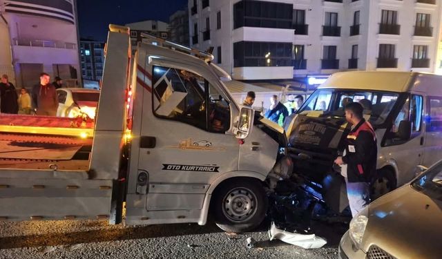 Nevşehir’de Çekici ve Minibüs Çarpıştı