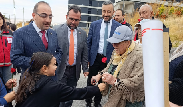 Nevşehir’de Öğrencilerden Yaşlılara Anlamlı Ziyaret