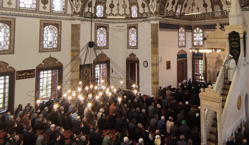 Nevşehir'de depremzedeler için camilerde 2 milyon toplandı!