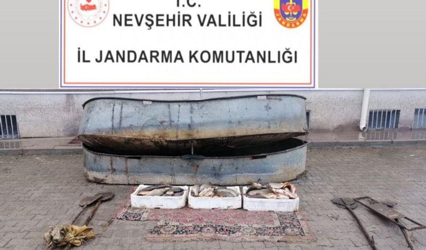 Nevşehir jandarma Kızılırmak’ta kaçak balık avlayan 4 kişiyi suçüstü yakaladı