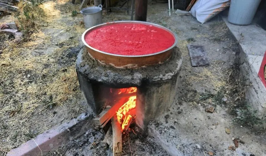 Nevşehir'de yemeklerin lezzeti salça sezonu başladı