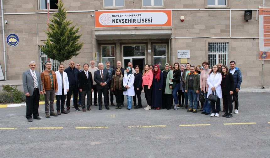 İl Müdürü Yazıcı Nevşehir Lisesini ziyaret etti