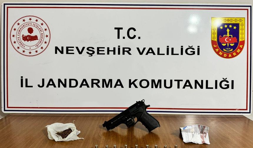 Nevşehir'de 3 kişinin bulunduğu araçta uyuşturucu ele geçirildi