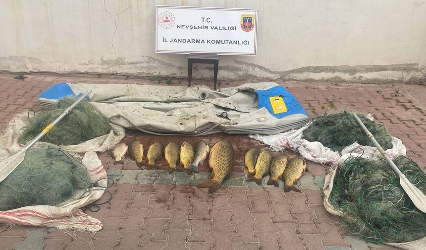 Nevşehir Kızılırmak'ta kaçak balık avcısı 4 kişi yakalandı