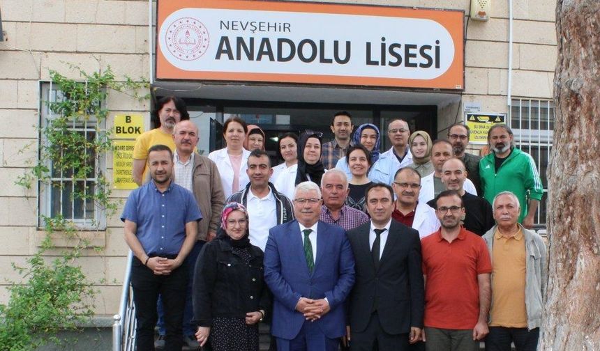 İl Müdürü Yazıcı, Nevşehir Anadolu Lisesini Ziyaret Etti