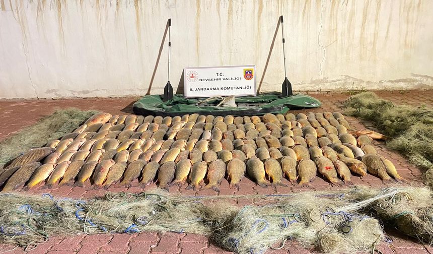 Nevşehir Kızılırmak'ta kaçak balık avcısı 2 kişi yakalandı