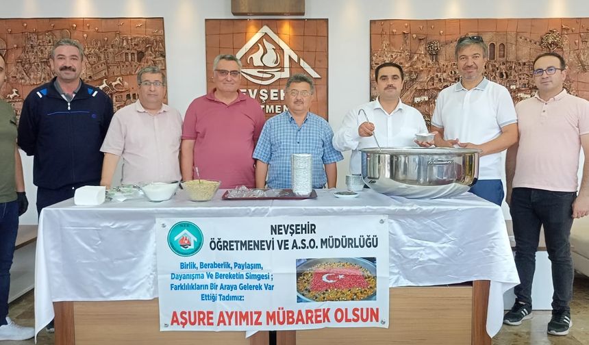 Nevşehir Öğretmen evinde aşure ikramı
