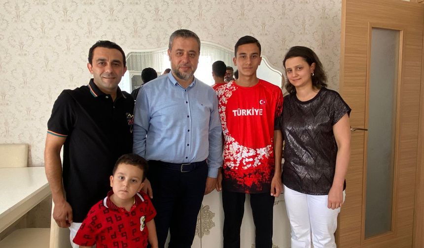 Nevşehir Milletvekili Özgün milli atleti evinde ziyaret etti