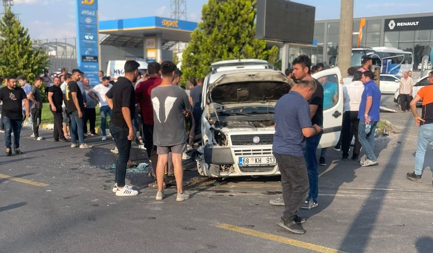 Nevşehir'de transit ile hafif ticari araç çarpıştı: 5 yaralı
