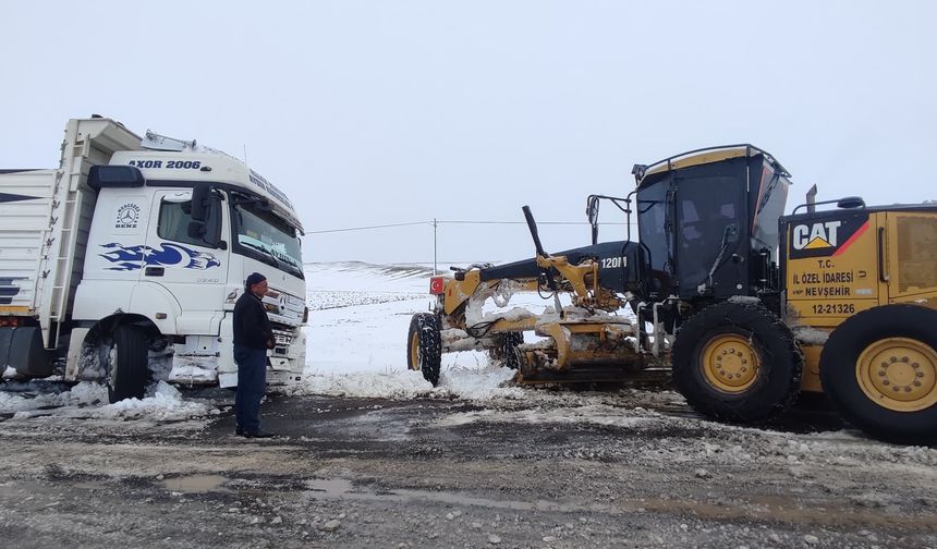 Nevşehir İl Özel İdaresi 24 saat aralıksız karla mücadele etti