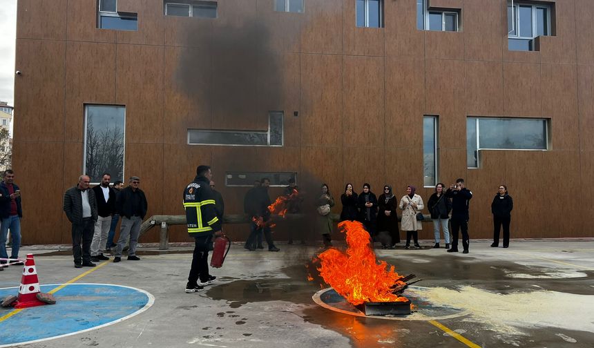 Nevşehir'de Yangın Bilgisi Teorik ve Uygulamalı Eğitimler Verildi