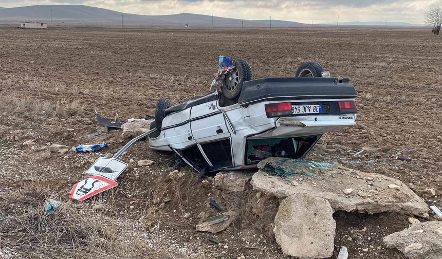 Nevşehir'de kontrolden çıkan otomobil tarlaya uçtu