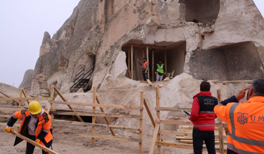 Kapadokya'da çökme yaşanan peribacası onarılıyor