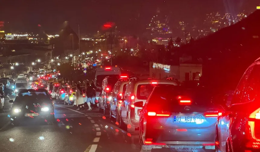 Kapadokya'da yılbaşı yoğunluğu! Şaşırtan kuyruk...