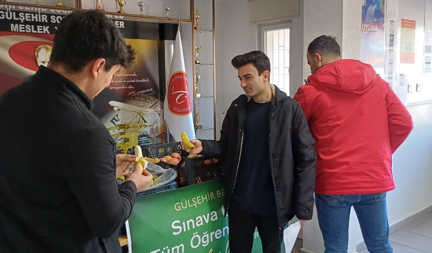 Gülşehir Belediyesi’nden NEVÜ Öğrencilerine Sınav Haftasında Meyve İkramı