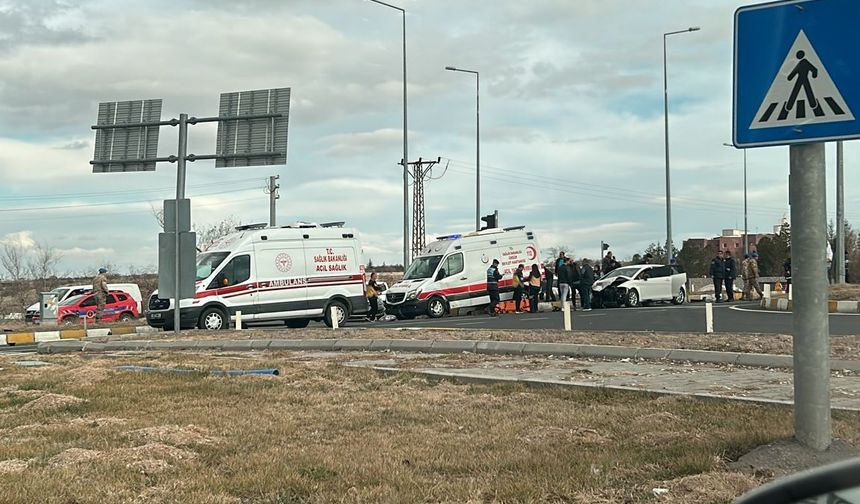 Nevşehir'de ambulans ile otomobil çarpıştı: 2 yaralı