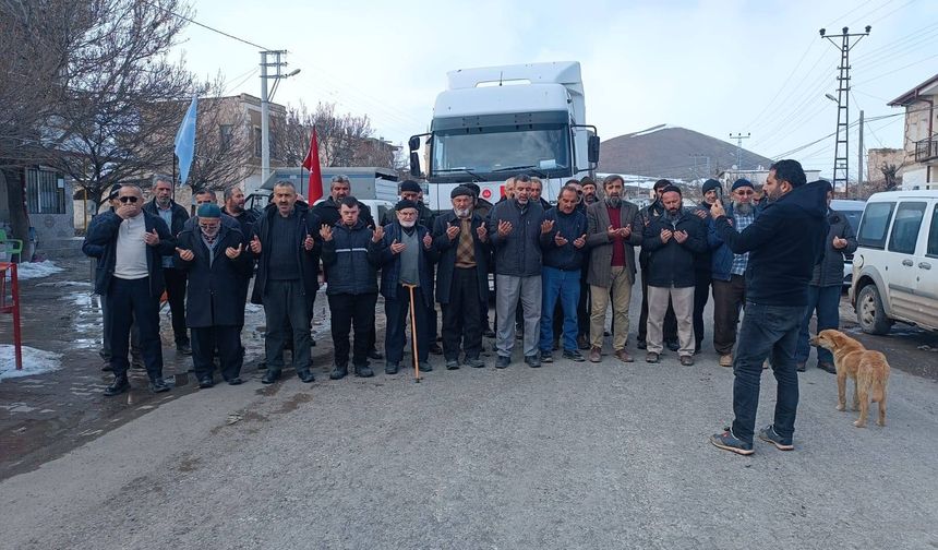 Nevşehir Kuyulutatlar köyünden deprem bölgesine 4 tır patates