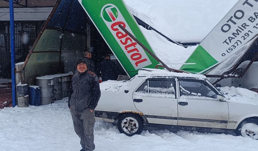 Nevşehir'de iş yerinin sundurması kardan çöktü