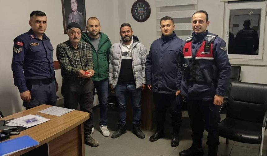 Nevşehir'de Jandarma, Yaşlı Adamı Dolandırılmaktan Kurtardı