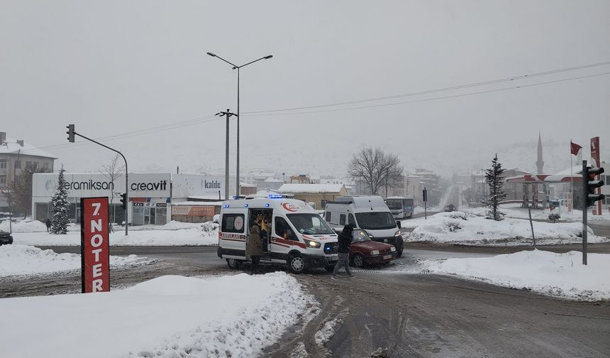 Nevşehir'de kar yağışı etkili oluyor: Kazalar peş peşe geldi