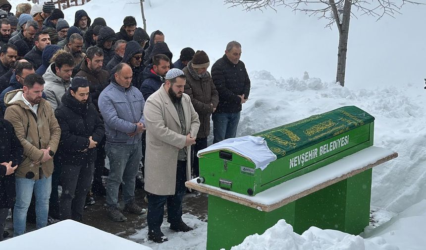 Nevşehir'de eski eşinin öldürdüğü genç kadın toprağa verildi