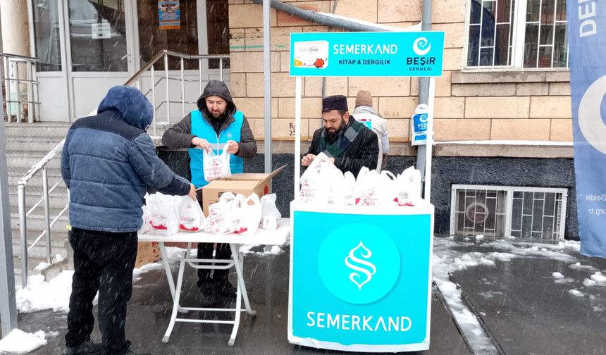 Berat Kandili Dolayısıyla Kandil Simidi Dağıtıldı