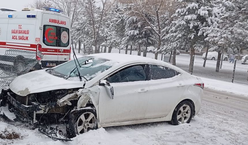 Kar yağışı ve buzlanma kazaları beraberinde getirdi