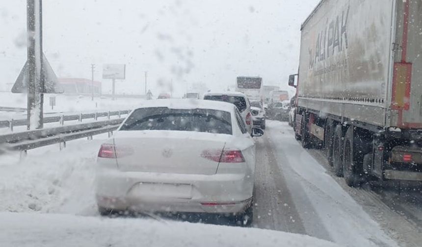 Acıgöl'de tır makasladı Nevşehir yönü 1 saat kapalı kaldı