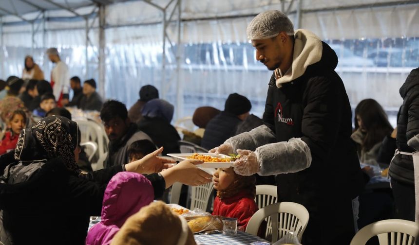 Koca Bir Şehri Bir Araya Getiren Sofradayız