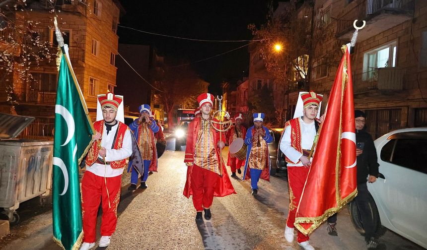 Nevşehirliler Sahura Mehteran Takımı’nın Marşlarıyla Uyandı