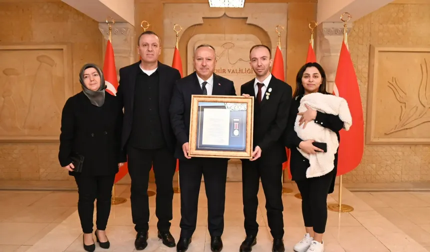 Nevşehirli Gazi Zeki Didinmez'e Devlet Övünç Madalyası Beratı Takdim Edildi