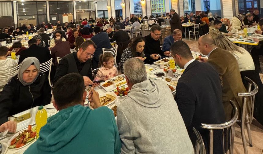 Altınyıldız Koleji Fen ve Anadolu Lisesi Veli ve Öğrencileriyle İftarda Buluştu