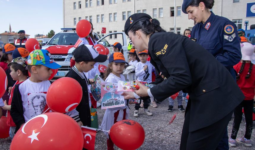 23 Nisan'da Nevşehirli minik yürekler Jandarma ile güldü