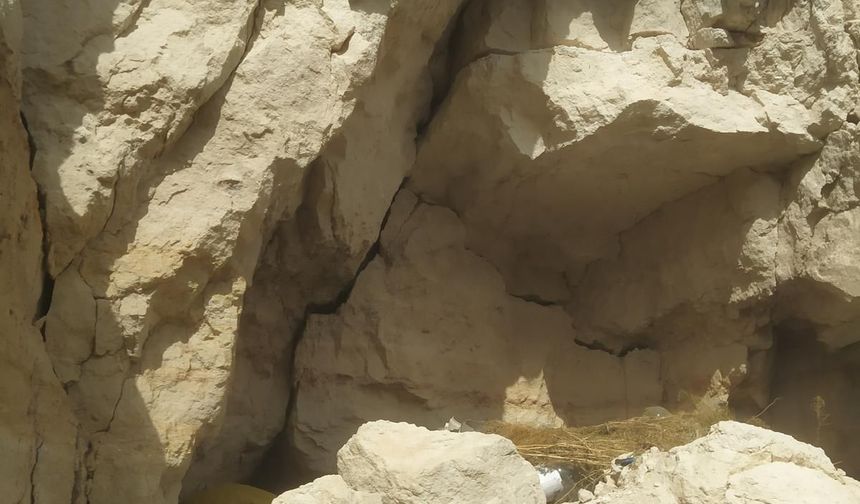 Dev kayalar Nevşehir'in Sofular köyünü tedirgin ediyor