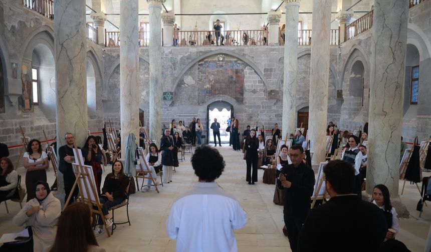 Nevşehir Kalesi Meryem Ana Kilisesinde 100 Kişilik Resim Terapisi