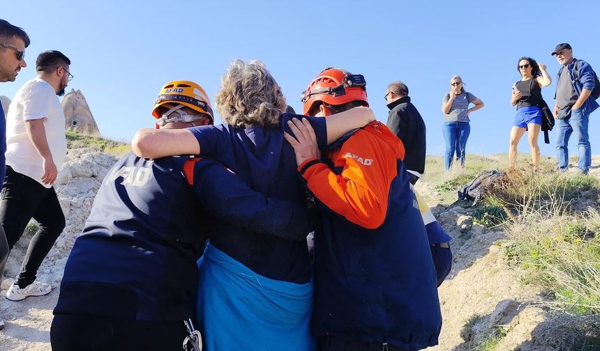 Kapadokya'da vadide yürürken düşen turist yaralandı